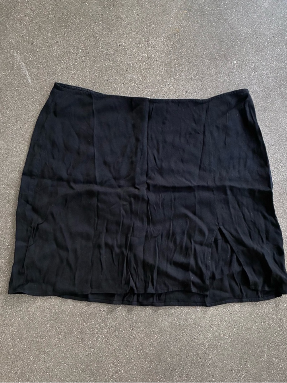 Reformation Women’s Size 16 Black Mini Skirt with Front Slit Classic 90s